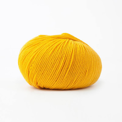 Ovillo de lana amarillo